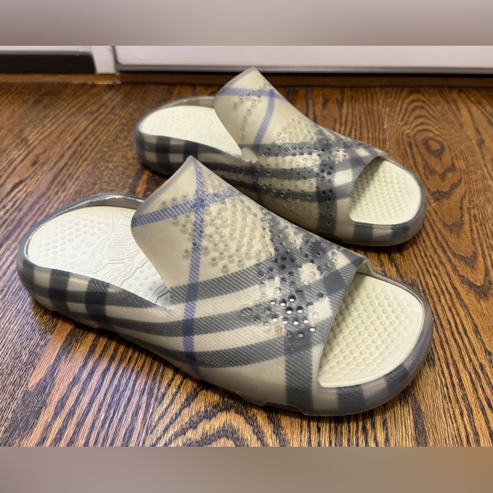 Pre Owned Burberry Stingray  Check Ekd SlideSandal. Sz 42 $570